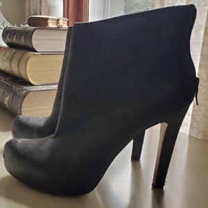 BCBG black booties platform fuzzy inside 9.5
